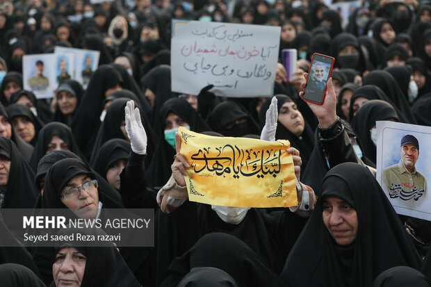 Iranians pay tribute to 9 martyrs
