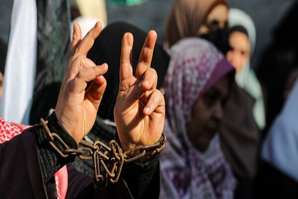 تداوم اقدامات سرکوبگرانه اشغالگران علیه زنان فلسطینی