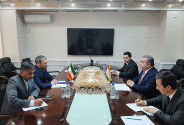 السفير الإيراني يلتقي وزير الزراعة الطاجيكي