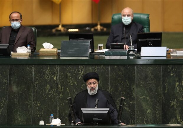 الرئيس الإيراني:الشعب أحبط مؤامرات العدو ونؤمن ان دماء النساء والأطفال في غزة ستنهي بالكيان الصهيوني