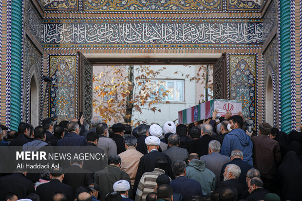 مراسم تشییع شهیدان راه قدس پناه تقی زاده و محمد علی عطایی، صبح روز سه شنبه ۱۴ آذر ماه ۱۴۰۲ با حضور پرشور مردم در مسجد پیامبر اعظم (ص) شهرک شهید محلاتی برگزار شد