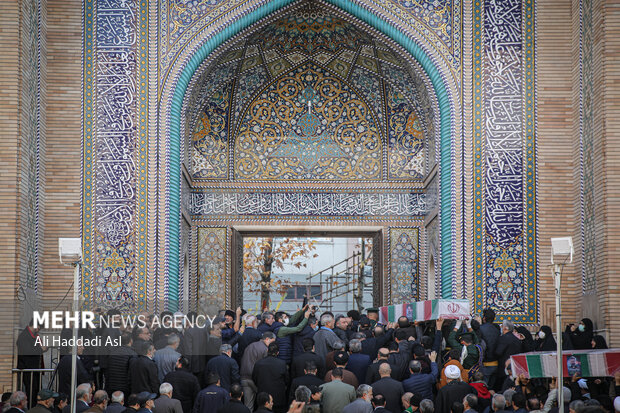 مراسم تشییع شهیدان راه قدس پناه تقی زاده و محمد علی عطایی، صبح روز سه شنبه ۱۴ آذر ماه ۱۴۰۲ با حضور پرشور مردم در مسجد پیامبر اعظم (ص) شهرک شهید محلاتی برگزار شد