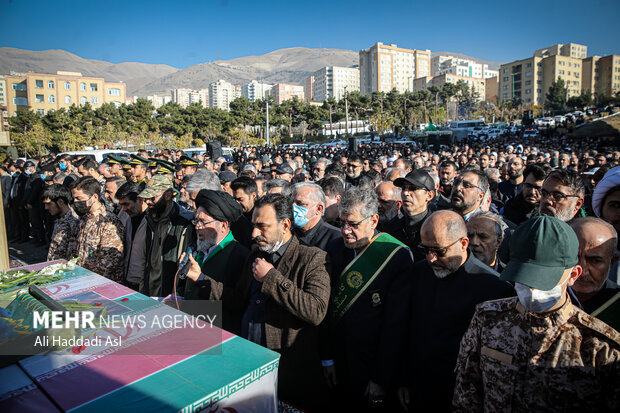 مراسم تشییع شهیدان راه قدس پناه تقی زاده و محمد علی عطایی، صبح روز سه شنبه ۱۴ آذر ماه ۱۴۰۲ با حضور پرشور مردم در مسجد پیامبر اعظم (ص) شهرک شهید محلاتی برگزار شد