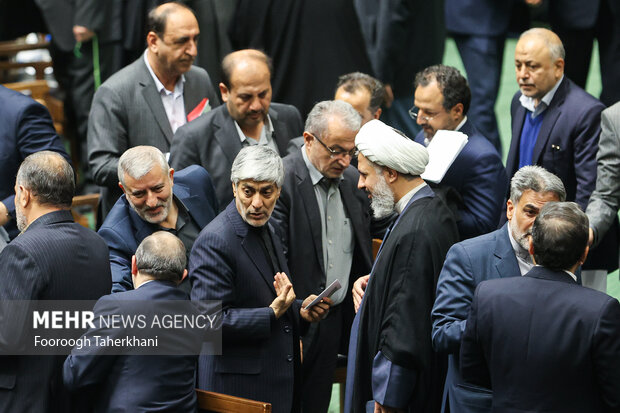 کیومرث هاشمی وزیر ورزش و جوانان در صحن علنی مجلس شورای اسلامی حضور دارد