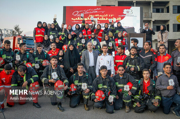 مانور آمادگی و مراسم پاسداشت آتشنشان داوطلب در شیراز