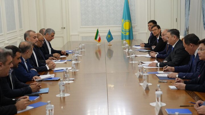 Emir Abdullahiyan Azeri ve Kazak mevkidaşı ile görüştü