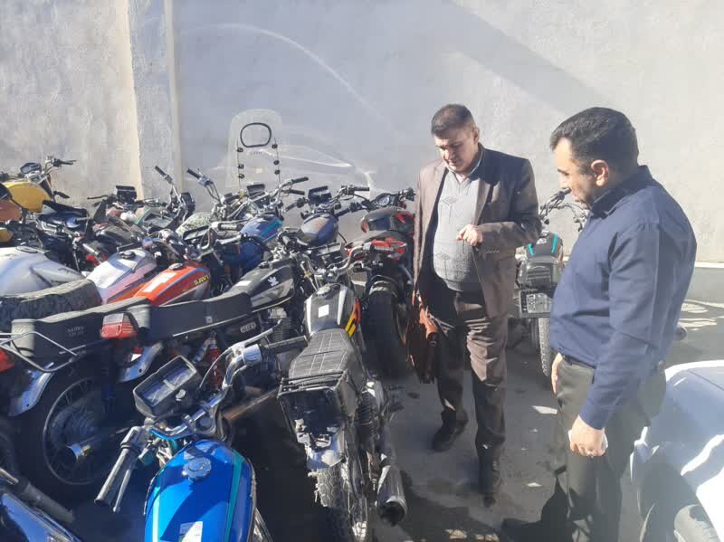 ۱۰۰ هزار دستگاه موتورسیکلت توقیفی در پارکینگ‌های تهران وجود دارد