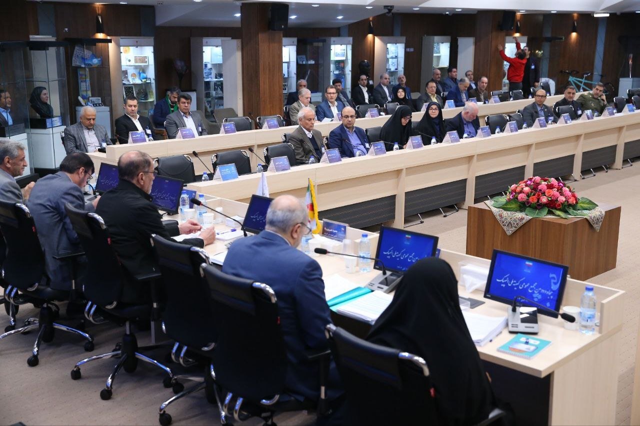 اختلاف در مورد حقوق ورزشکاران و قهر یک نماینده/ جادوگری مسئولان!