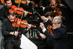 Tehran Orchestra performs 'Along with Memories'