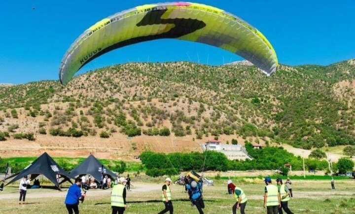 جان باختن پاراگلایدر سوار در بندرعباس/ علت در دست بررسی است جان باختن پاراگلایدر سوار در بندرعباس/ علت در دست بررسی است