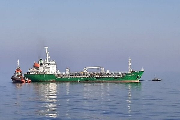 İran, kaçak akaryakıt taşıyan iki gemiye el koydu