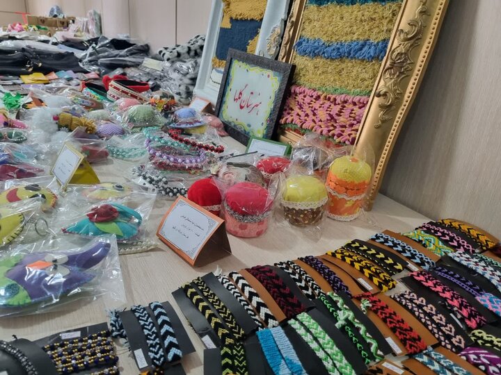 نمایشگاه خلاقیت دانشآموزان با نیازهای ویژه در سنندج برپا شد