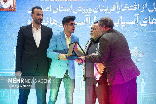 تجلیل از افتخار آفرینان ورزش استان <a href='https://sayeb.ir/tag/%d8%a7%d8%b5%d9%81%d9%87%d8%a7%d9%86'></div>اصفهان</a> در بازیهای آسیایی و پاراآسیایی هانگژو