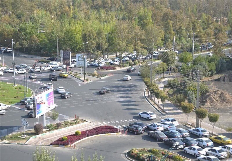 دور زدن محیط زیست در میدان جمهوری کرج/ شهرداری: درختی قطع نمیشود