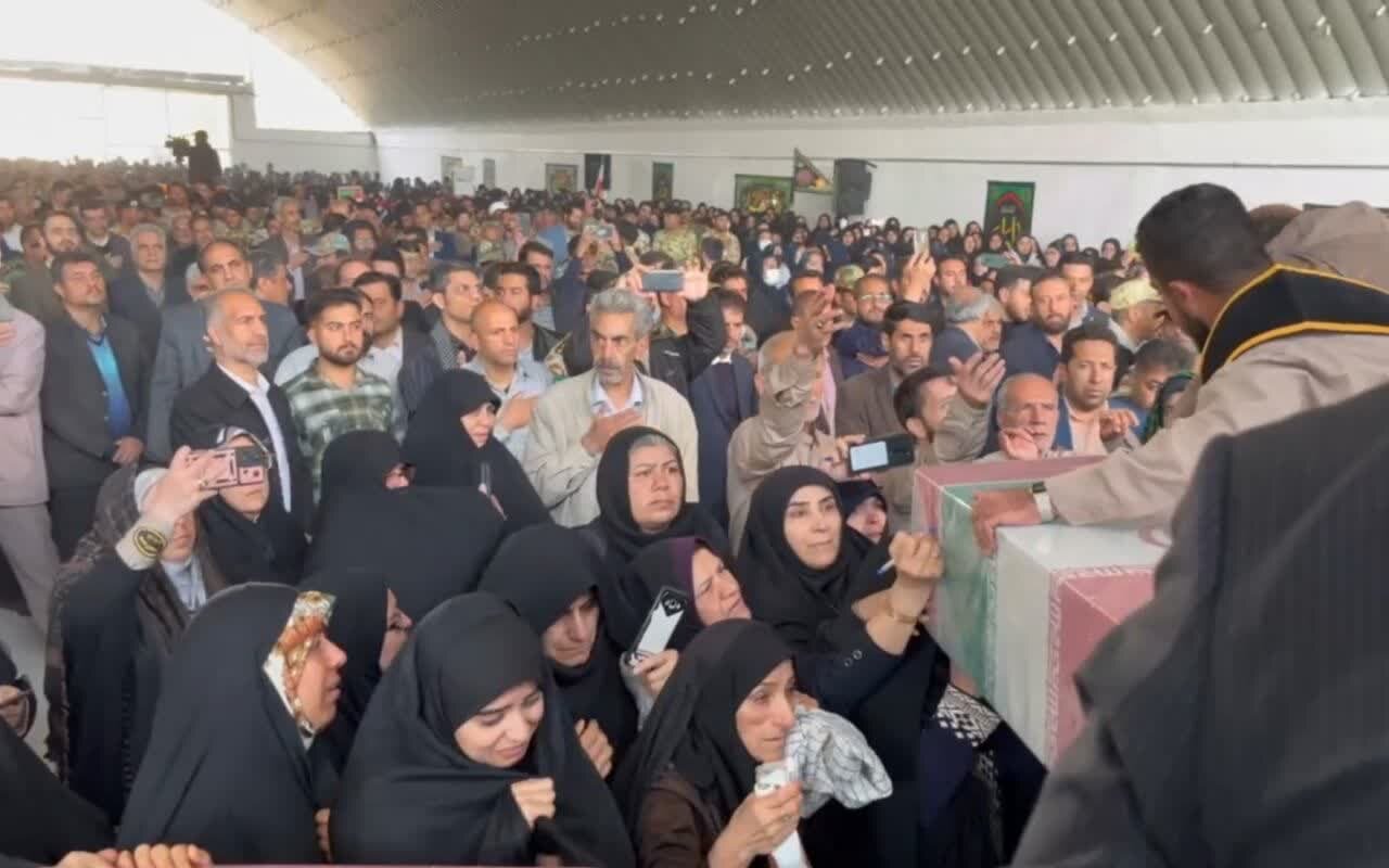 پیکر مطهر ۸ شهید گمنام دوران دفاع مقدس وارد شیراز شد