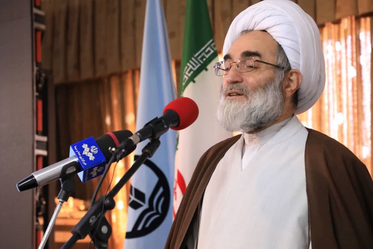 انفاق و ایثار در آموزه های دین اسلام بسیار تاکید شده است انفاق و ایثار در آموزه های دین اسلام بسیار تاکید شده است