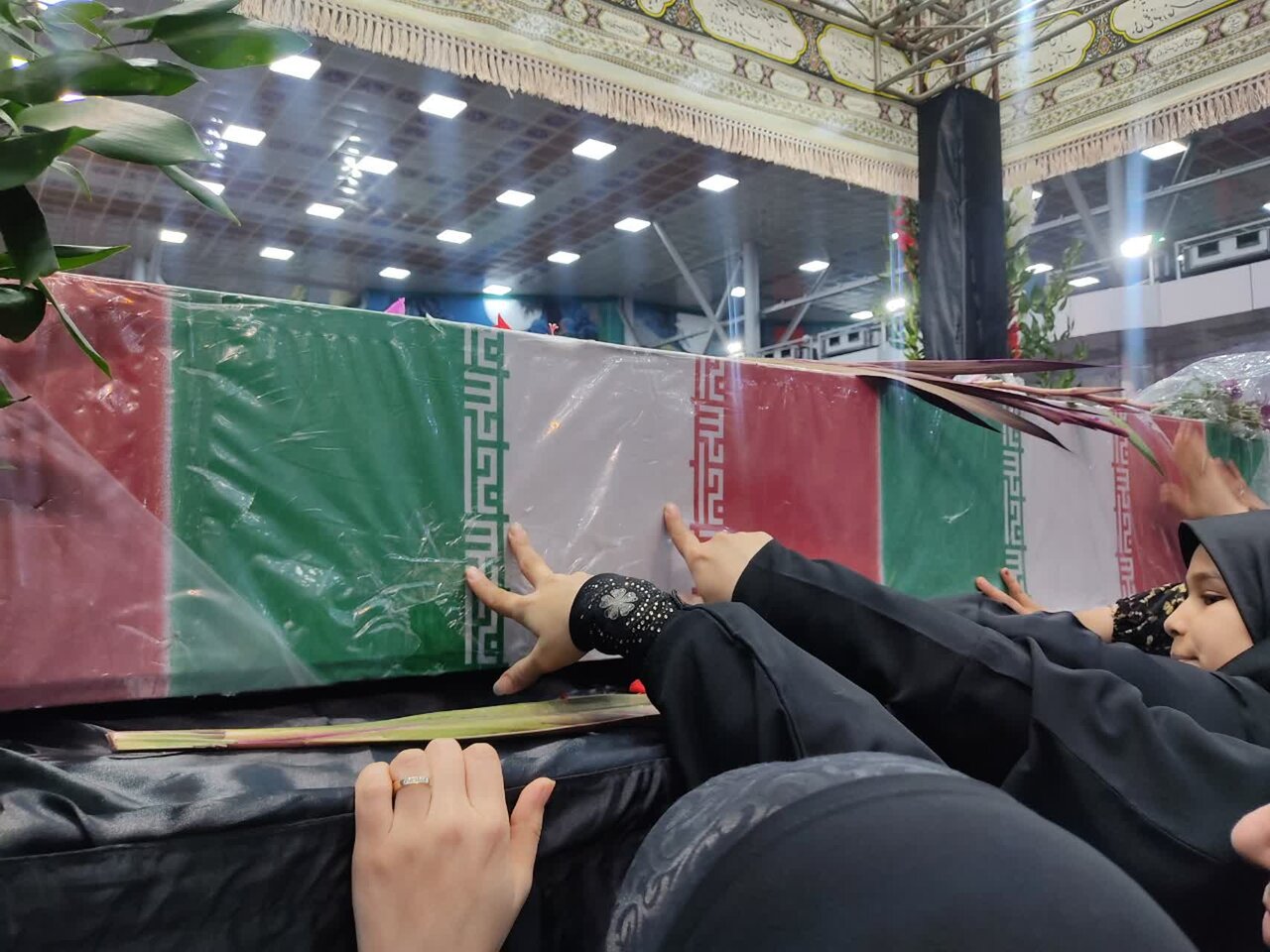 مراسم وداع با پیکر شهید مدافع حرم «محمدرضا یعقوبی» برگزار شد مراسم وداع با پیکر شهید مدافع حرم «محمدرضا یعقوبی» برگزار شد