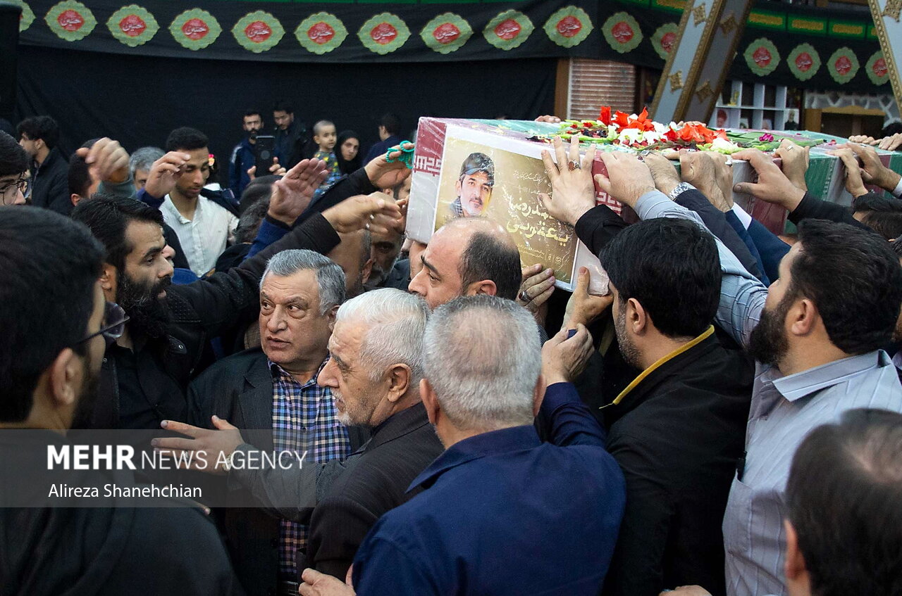 وداع با پیکر شهید «محمد رضا یعقوبی» در رشت وداع با پیکر شهید «محمد رضا یعقوبی» در رشت