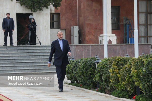 «حسین امیرعبداللهیان» وزیر امور خارجه در  مراسم بدرقه رئیس جمهور در سفر به روسیه حضور دارد
