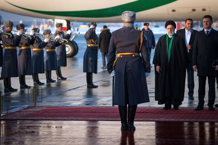 ایرانی صدر آیت اللہ رئیسی روسی ہم منصب سے ملاقات کے لئے ماسکو پہنچ گئے، ویڈیو