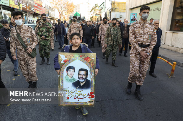 مراسم تشییع شهید مدافع حرم حسن اکبری بعدازظهر امروز پنج شنبه ۱۶ آذر ماه ۱۴۰۲ با حضور پر شور مردم و خانواده‌های شهدا و ایثارگران در آستان مقدس امامزادگان جعفر و حمیده خاتون برگزارشد