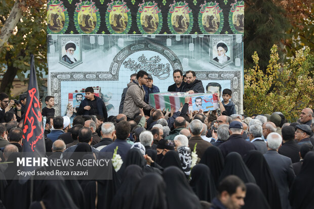 مراسم تشییع شهید مدافع حرم حسن اکبری بعدازظهر امروز پنج شنبه ۱۶ آذر ماه ۱۴۰۲ با حضور پر شور مردم و خانواده‌های شهدا و ایثارگران در آستان مقدس امامزادگان جعفر و حمیده خاتون برگزارشد