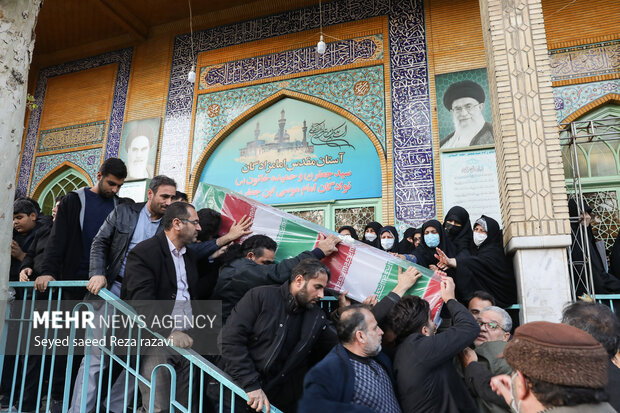 مراسم تشییع شهید مدافع حرم حسن اکبری بعدازظهر امروز پنج شنبه ۱۶ آذر ماه ۱۴۰۲ با حضور پر شور مردم و خانواده‌های شهدا و ایثارگران در آستان مقدس امامزادگان جعفر و حمیده خاتون برگزارشد