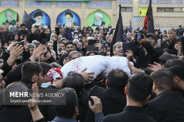 مراسم تشییع شهید مدافع حرم حسن اکبری بعدازظهر امروز پنج شنبه ۱۶ آذر ماه ۱۴۰۲ با حضور پر شور مردم و خانواده‌های شهدا و ایثارگران در آستان مقدس امامزادگان جعفر و حمیده خاتون برگزارشد