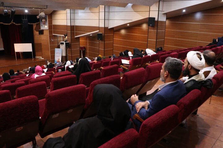 کارگاه آموزشی جشنواره مد و لباس فجر در بوشهر برگزار شد