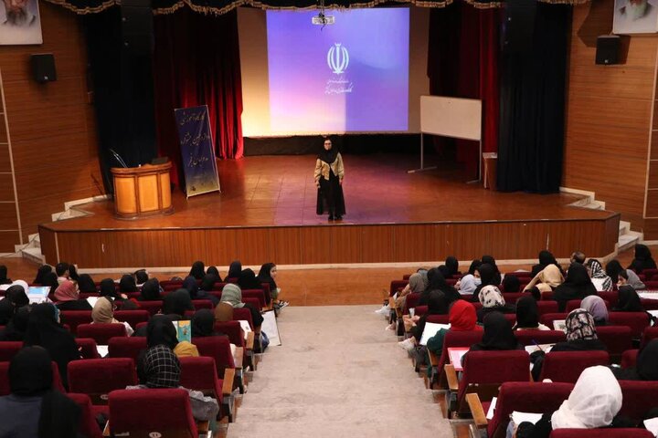 کارگاه آموزشی مد و لباس فجر در بوشهر برگزار شد.
