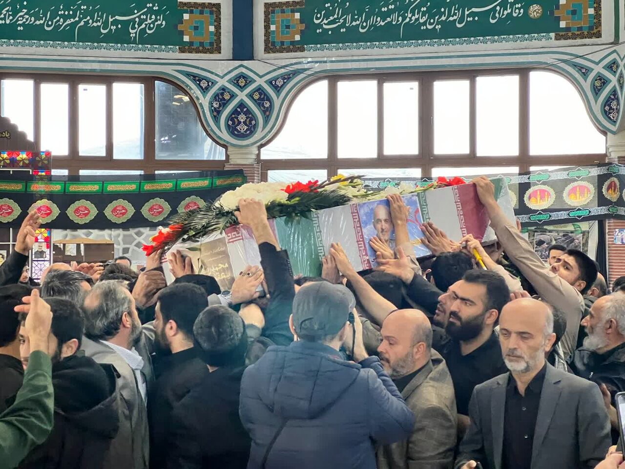 پرواز پیکر شهید «محمدرضا یعقوبی» با بال های شهر پرواز پیکر شهید «محمدرضا یعقوبی» با بال های شهر