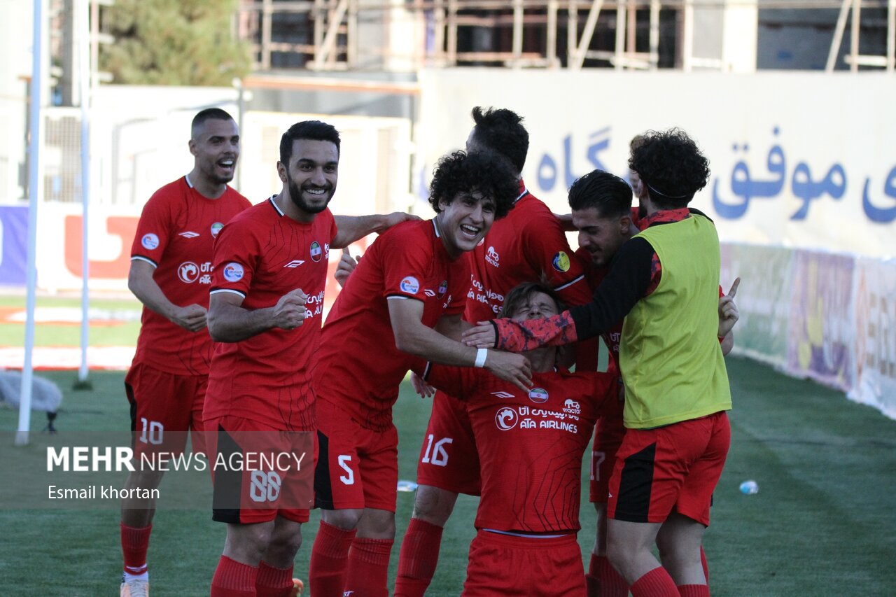 دو بازیکن تراکتور دیدار حساس با ملوان را از دست دادند دو بازیکن تراکتور دیدار حساس با ملوان را از دست دادند