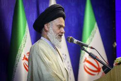 انقلاب اسلامی ایران برگرفته از عاشورای حسینی است