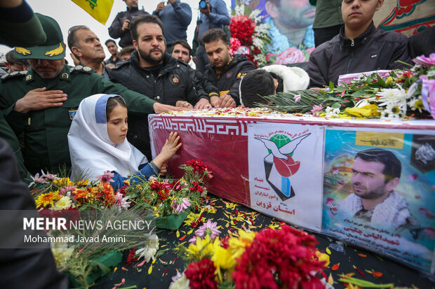 مراسم تشییع شهید مدافع حرم الیاس چگینی در زادگاهش