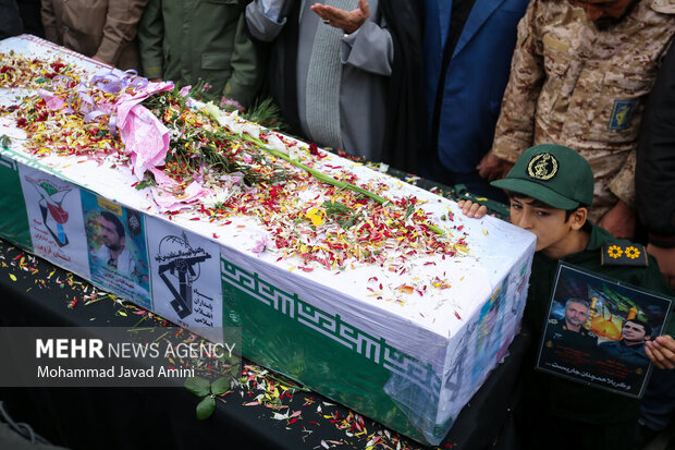 مراسم تشییع شهید مدافع حرم الیاس چگینی در زادگاهش