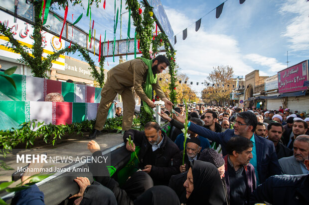 استقبال از پیکر هشت شهید گمنام دفاع مقدس در قزوین