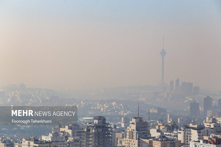 بنا بر اعلام شرکت کنترل کیفیت هوای تهران، شاخص آلودگی هوای پایتخت هم‌اکنون روی عدد ۱۵۳ قرار دارد و کیفیت هوا در وضعیت قرمز و ناسالم برای تمام گروه‌ها است