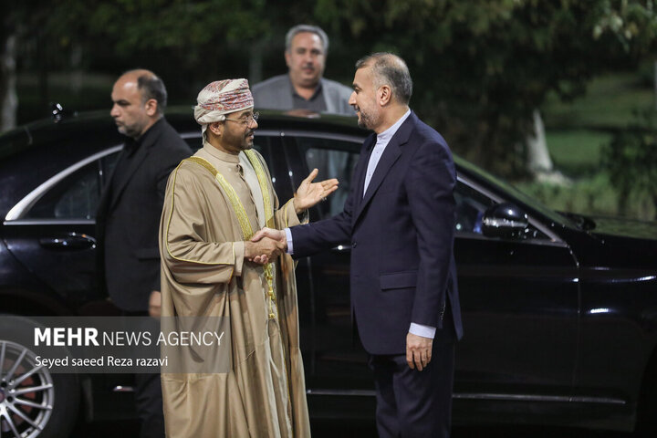 حسین امیر عبداللهیان وزیر امور خارجه کشورمان با سید بدر البوسعیدی وزیر خارجه عمان شامگاه امروز یکشنبه 12 آذر ماه 1402 دیدار و گفتگو کرد