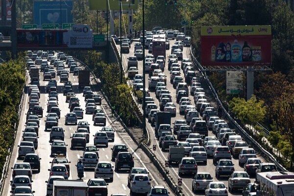 ترافیک در اکثر معابر و بزرگراههای پایتخت پرحجم و سنگین است