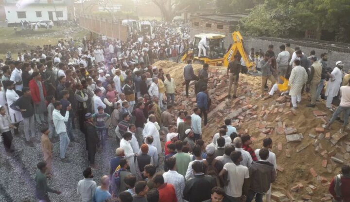 7 killed, over 20 injured as boundary wall collapses in India