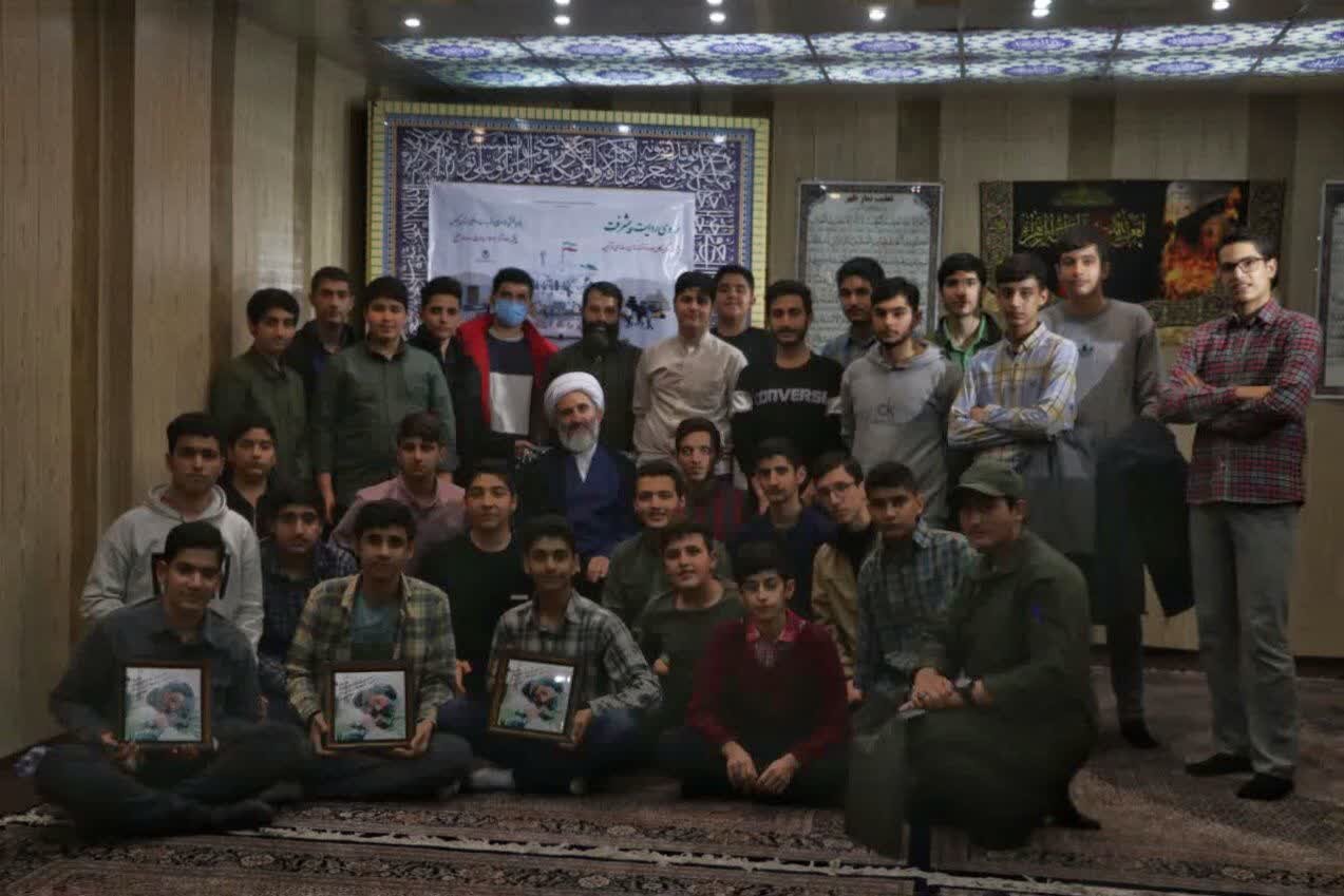 دشمن در جنگ روایت ها عزم و اراده ما را نشانه گرفته است