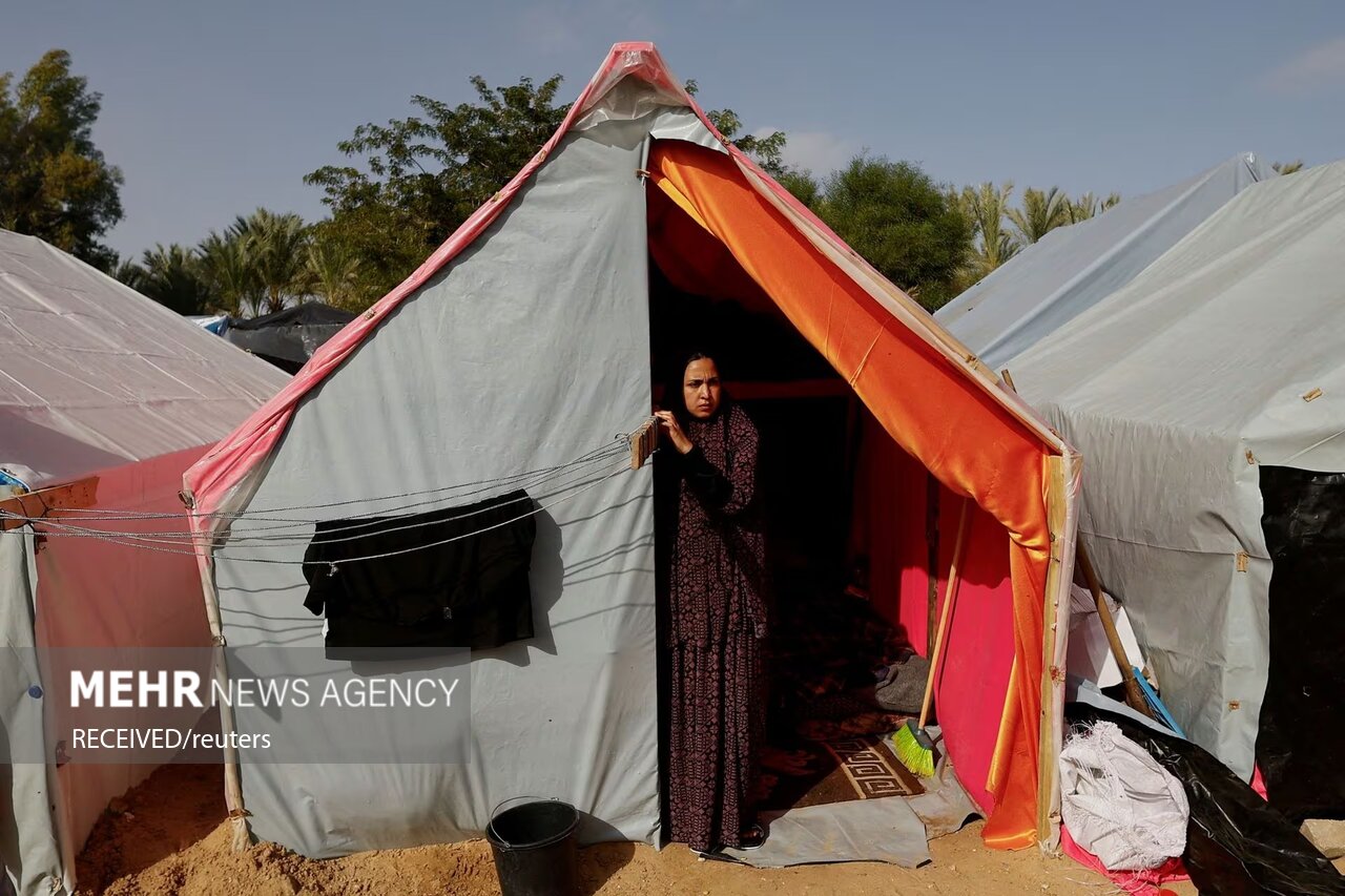 زندگی آوارگان غزه در گرمای ۵۰ درجه چادرها+عکس