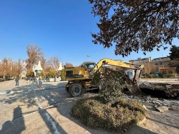 تبدیل باغ عمارت امین اسلامی به خیابان/عبور خودرو از عرصه اثر ملی