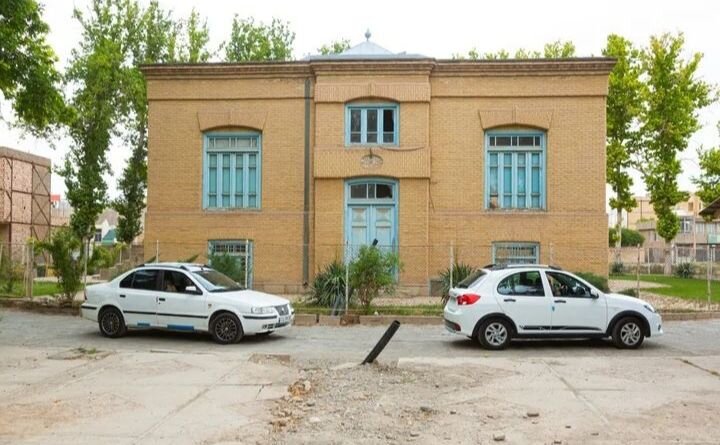 تبدیل باغ عمارت امین اسلامی به خیابان/عبور خودرو از عرصه اثر ملی