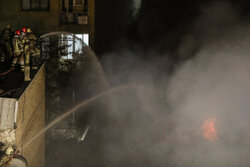آتش سوزی کارگاه لوازم یکبار مصرف در چهارراه امیر بهادر