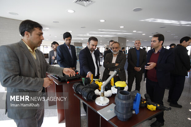 بازدید مدیرعامل صندوق صنایع پیشرفته از شرکتهای دانش بنیان همدان