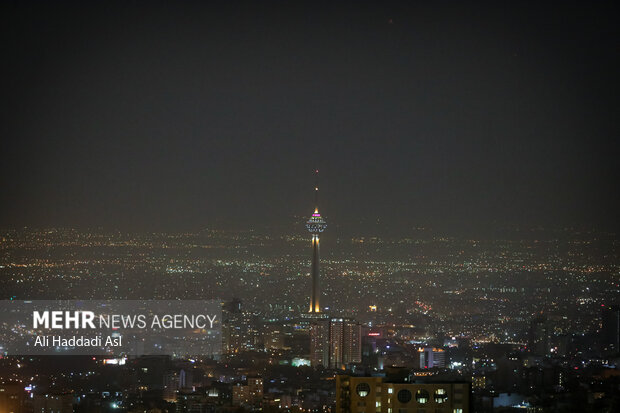 نمایی از شهر تهران و برج میلاد