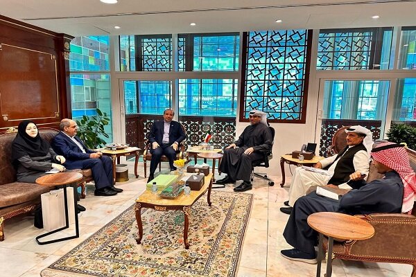 Iran, Kuwait confer on expanding bilateral relations