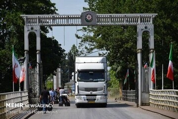 تردد روزانه ۸۰۰ کامیون؛ پایانه مرزی آستارا در آستانه افتتاح