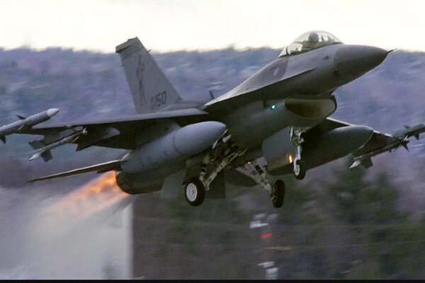 ABD'ye ait F-16 savaş uçağı düştü